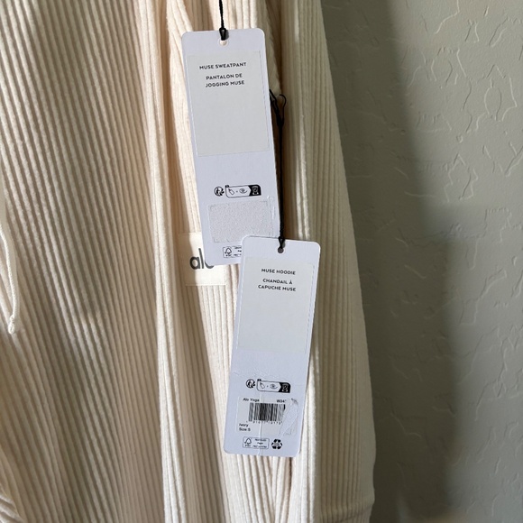 ALO Muse Jogger M and Sweater Hoodie S Creme Ivory Set New with Tags - Picture 9 of 11